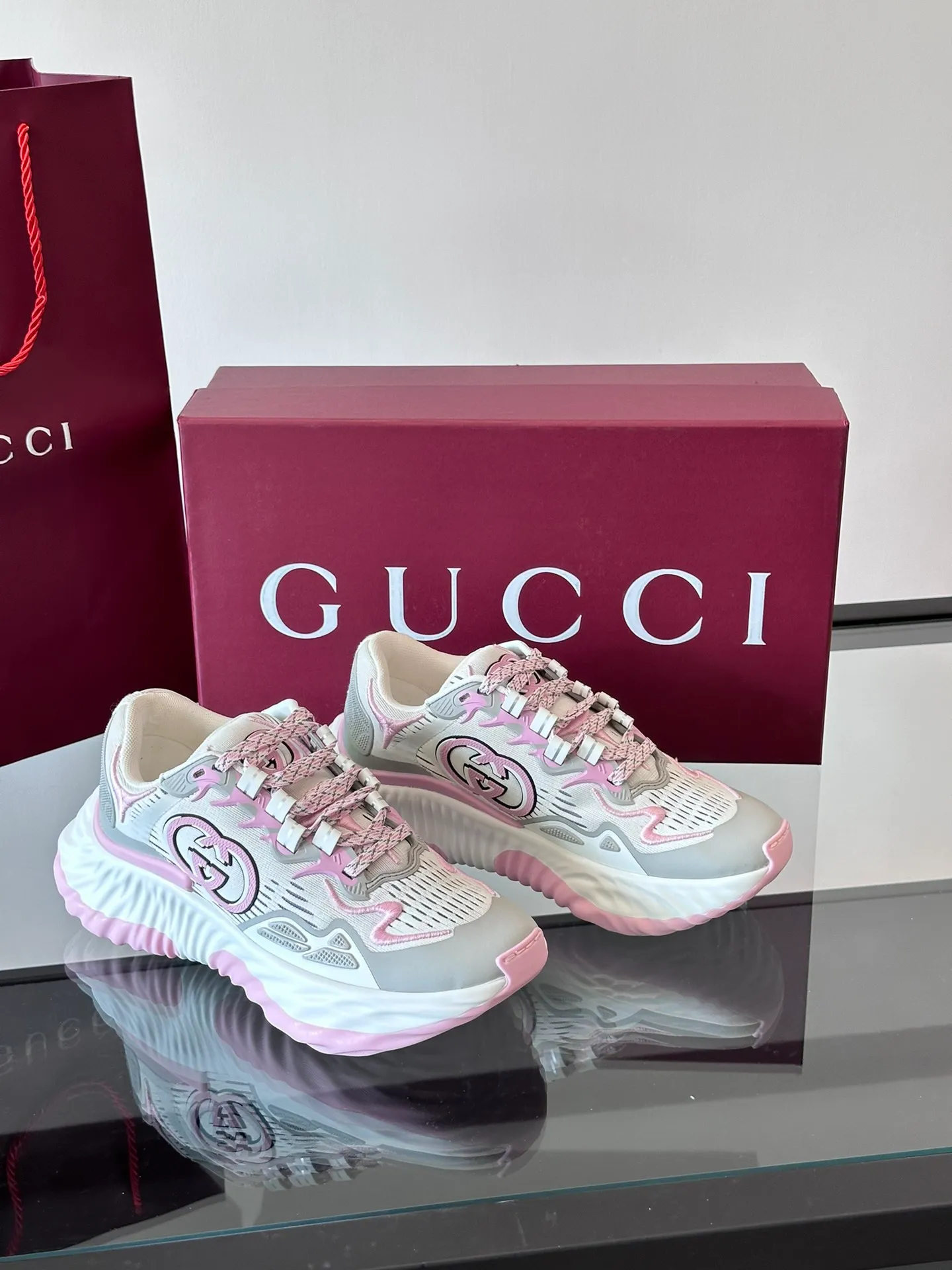 Men's Men's Shoes💰p760 "Gucc*" Ri Men's Men's Shoes💰p Men's Men's Shoes💰ple Series 2024ss👫Couple Style Casual Sports Shoes, buy the original and accurately reproduce it! Restore the quality of details, Gucci Ri men's shoes 💰p men's shoes 💰ple series sports shoes are made with innovative stitching technology to create a flowing texture like water. The leather design is paired with three-dimensional interlocking Double G leather patches and Gucci letter metal accessories, creating a free flowing texture of the entire shoe with a 3D effect. A classic and versatile piece that feels super comfortable on your feet! Male 39-44 Female 35-39